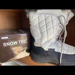 Snow boots